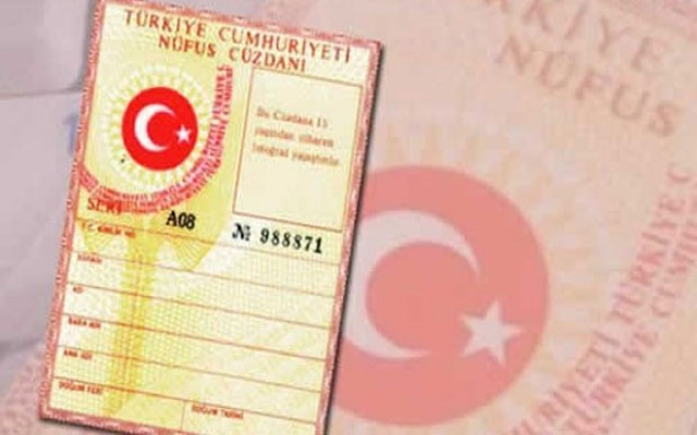 Kadınlar kocasının soyadını kullanmak zorunda değil