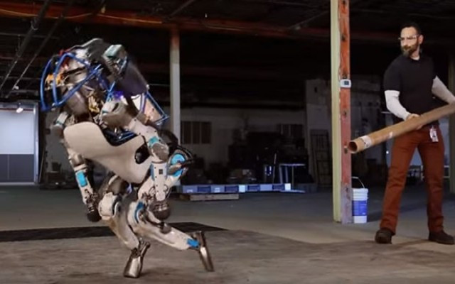 Robota kötü davranış tepki çekti