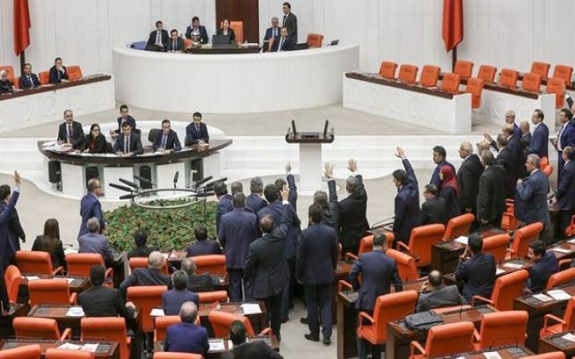 TBMM de Dündar ve Gül kararına sevindi