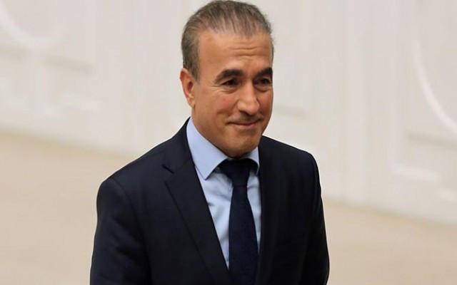 AKP’li vekil Kaçak Saray dedi, alkış koptu