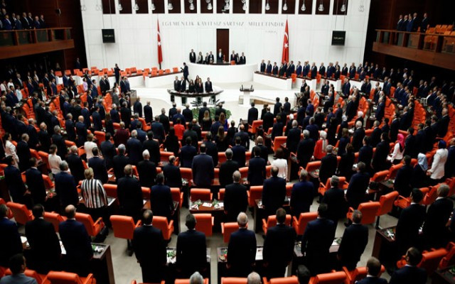 Mecliste kaset ve siyasi ahlak polemiği