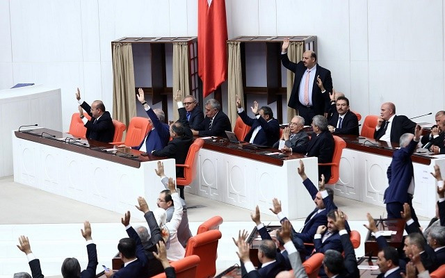 Hangi bakanın Rus sevgilisinden çocuğu oldu?