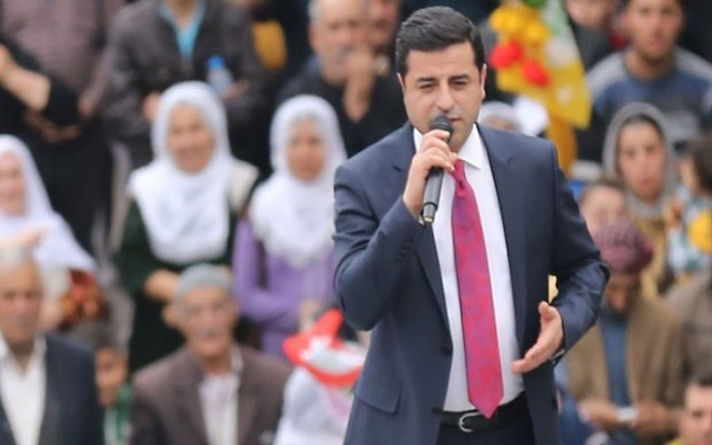 Demirtaş'tan tehlikeli çağrı: Sur'a yürüyün