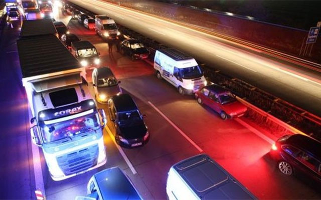 İngiltere’de şeritler kalkıyor