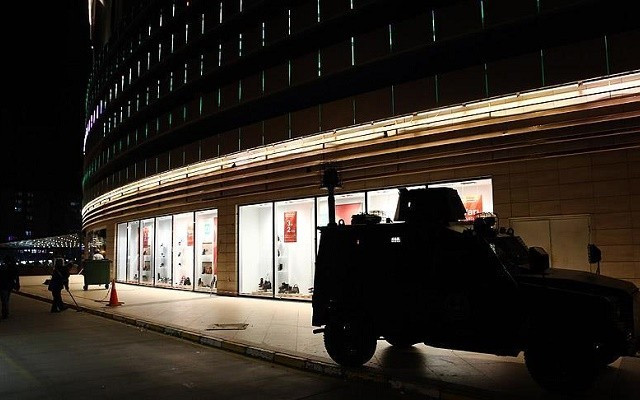 Diyarbakır'da AVM'ye saldırı