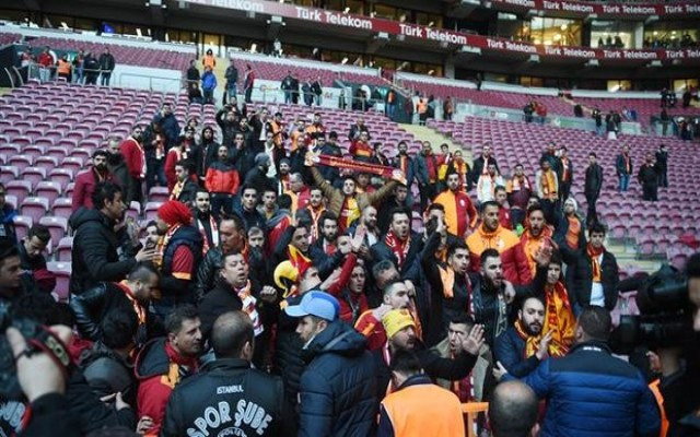Galatasaray - Fenerbahçe derbisi ertelendi