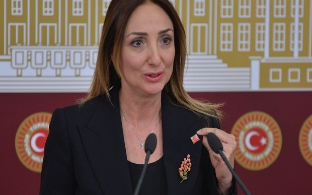 Aylin Nazlıaka: Yüreğim yanıyor