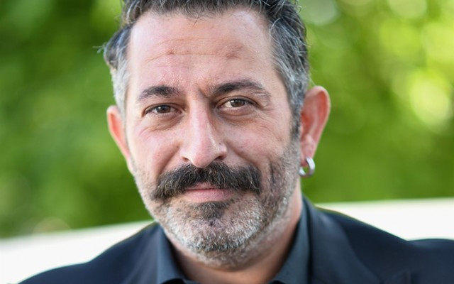 Eski aşkına geri mi döndü ?