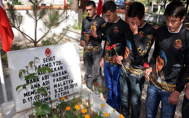Hayatlarını kurtardığı askerler onu unutmadı