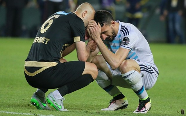 Fener puan kaybetti Mehmet Topal yıkıldı