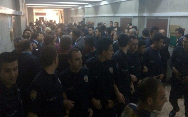 MHP'de muhalifler kazandı: Olağanüstü kongre kararı
