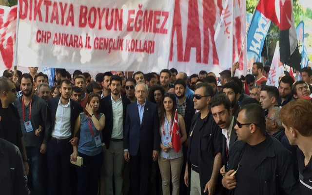 CHP'lilerin Anıtkabir'e yürüyüşü başladı
