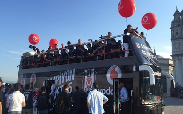 Beşiktaş şampiyonluk kutlamalarına başladı