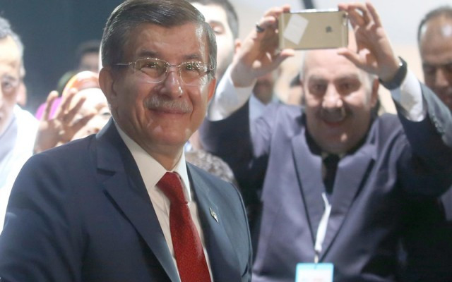 Davutoğlu'nun veda konuşmasında sitem
