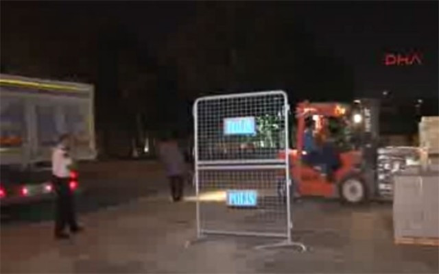Gezi Parkı’na bariyerler getirildi