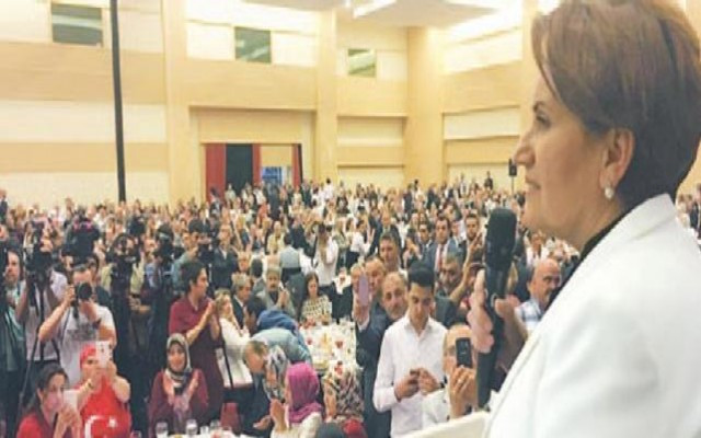 Akşener'in iftarında Grup Yorum şarkısı