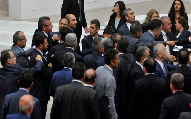 Meclisteki kavgada ağıza alınmayacak sözler
