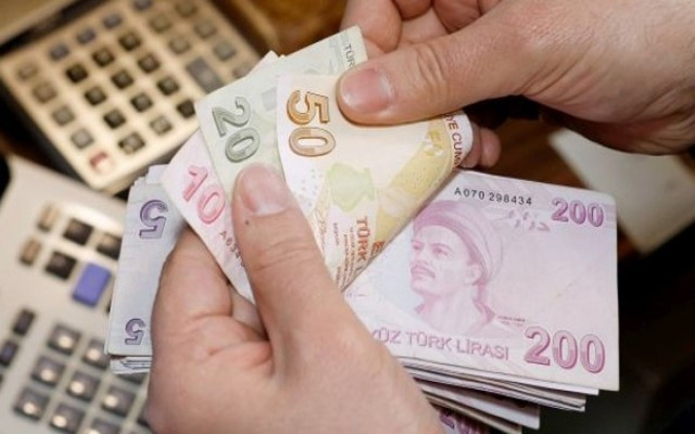 Emekli ve memura bayramda zamlı maaş