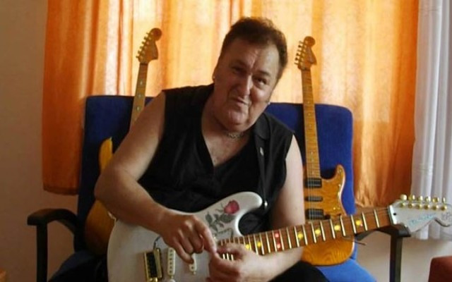 Ünlü gitaristten üzücü haber