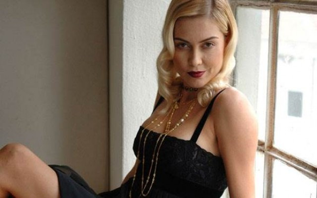 Ünlü model 45 yaşında anne oluyor