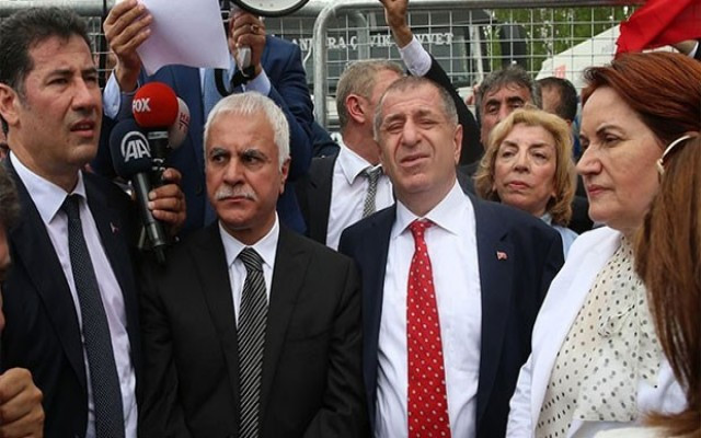 MHP'de muhalifler imza toplamaya başladı