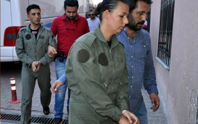 8 uçağı kullanan 39 asker gözaltında