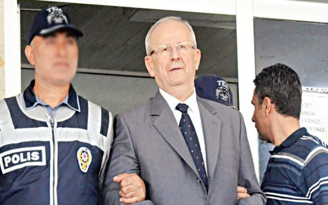 Paşa, albaydan emir alıyordu