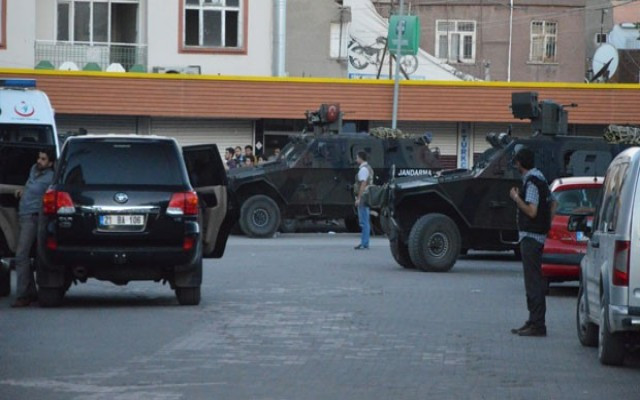 PKK'dan Diyarbakır'da hain saldırı: 3 şehit