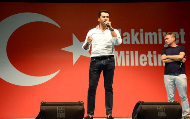 Sanat ve spor dünyası demokrasi nöbetinde