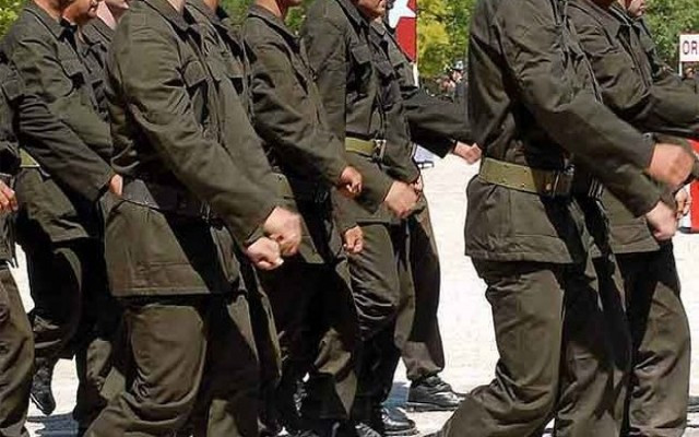 Bakan açıkladı: Askerlik kısalıyor