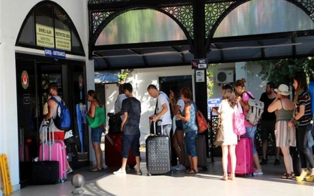 Yunan adaları da Türk bayramı yapıyor