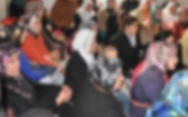 Bakımlı kızları para toplamaya göndermişler