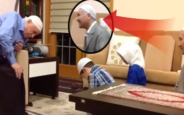 1 numara Gülen'in dizlerinin dibinde