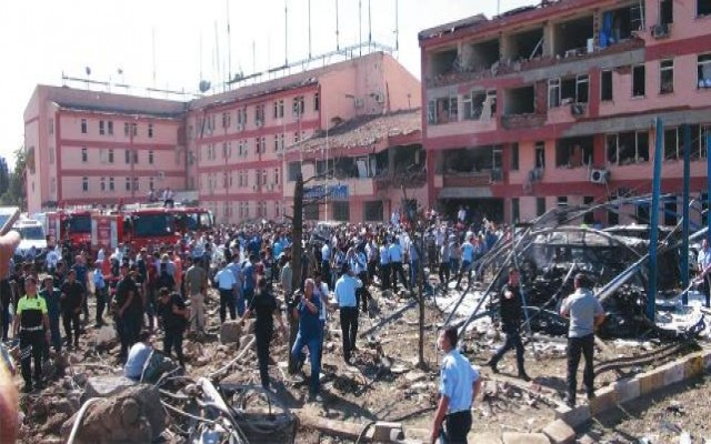 Terör patladı : 14 saatte 4 saldırı
