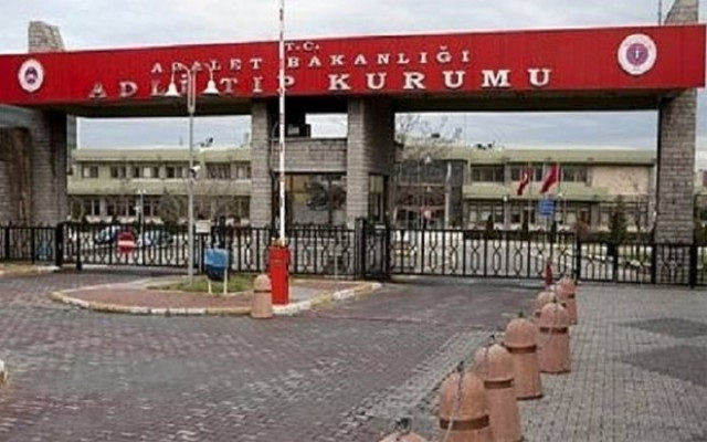Cesetleri ortada kaldı