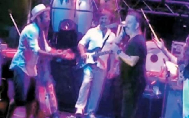 Cem Yılmaz'dan eski eşe serenat