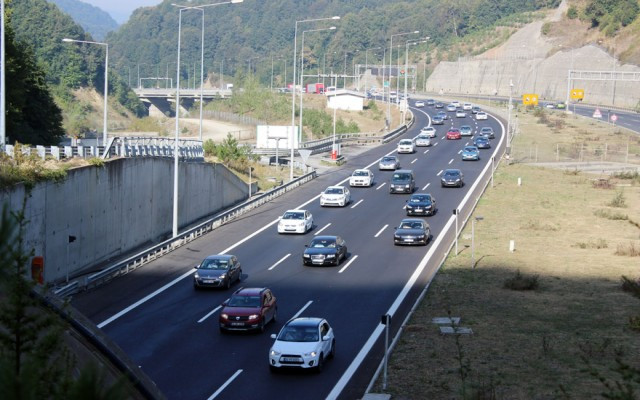 Bayram trafiği TEM'i kitledi