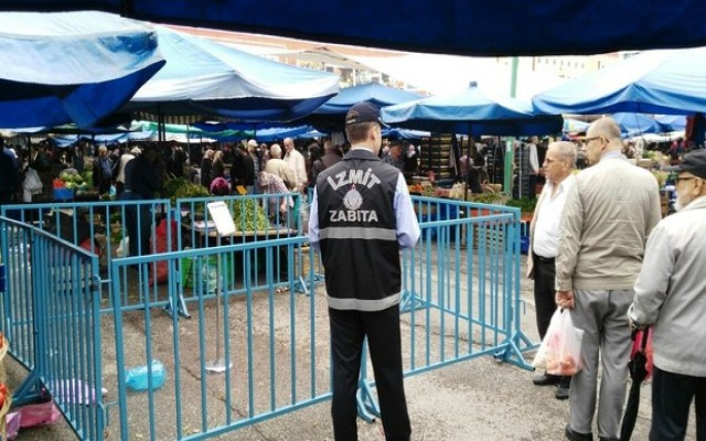 Vatandaşa hakaret eden pazarcıya ilginç ceza