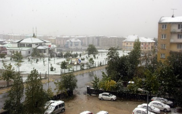 Mevsimin ilk karı yağdı