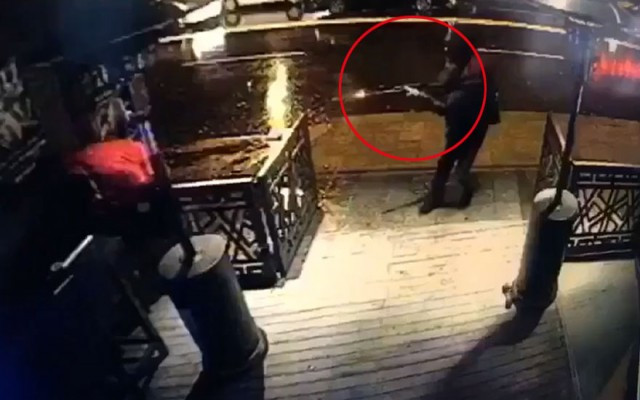 İşte teröristin Reina’ya saldırı anı