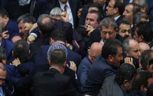 Anayasa için ikinci raunt başlıyor