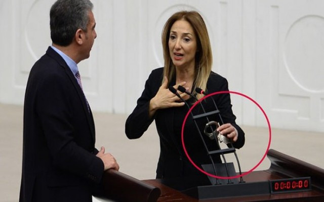 Aylin Nazlıaka'dan sıradışı eylem
