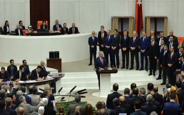 Türkiye referanduma gidiyor