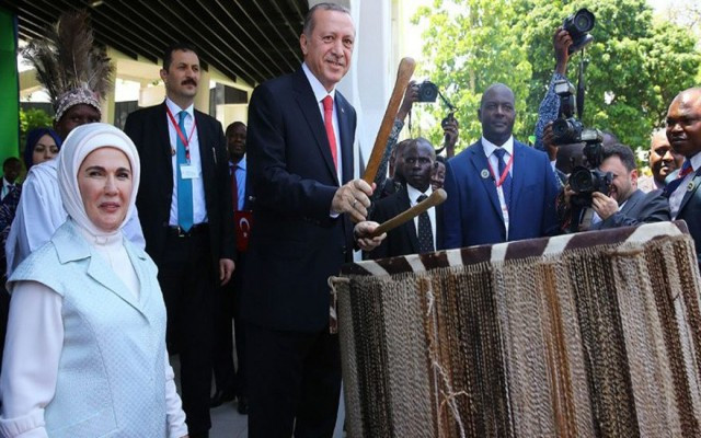 Erdoğan Tanzanya’da tamtam çaldı