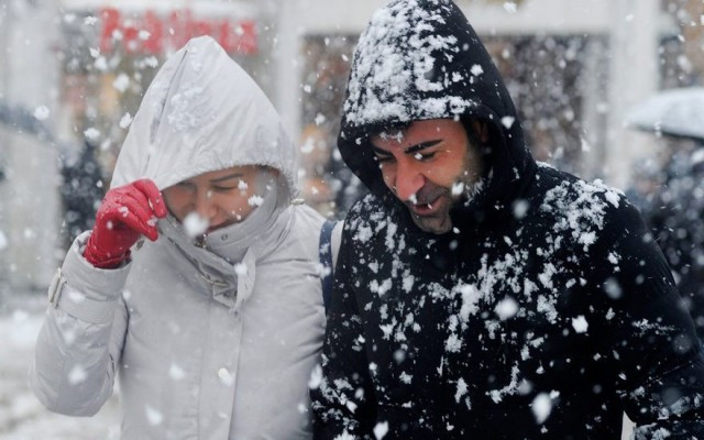 İstanbul’da kar yağışı başladı alarm verildi