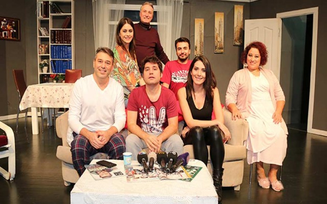 Teröre tiyatro sahnesinden isyan