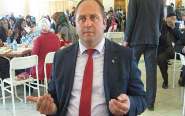 Başkanın tacizinden kaçmak için balkondan atladı