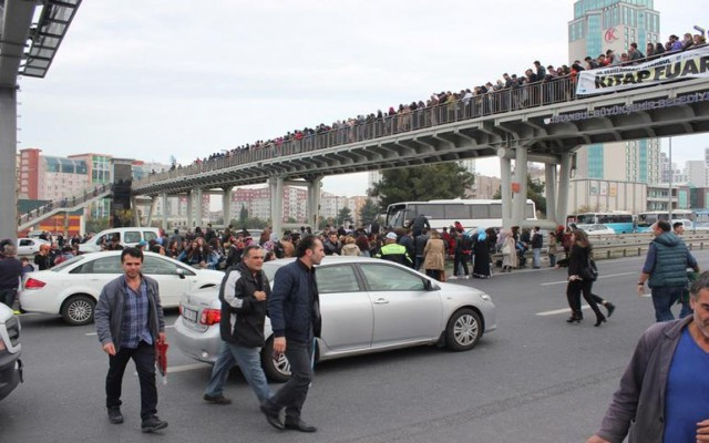 İstanbul kitap fuarında izdiham