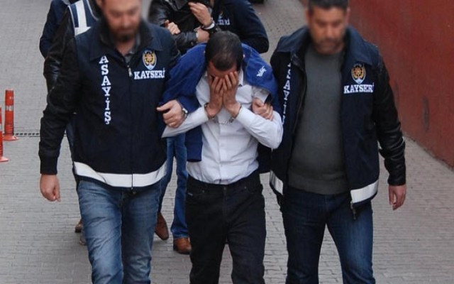 İlahiyat profesörü 1 milyon Lirayı kaptırdı