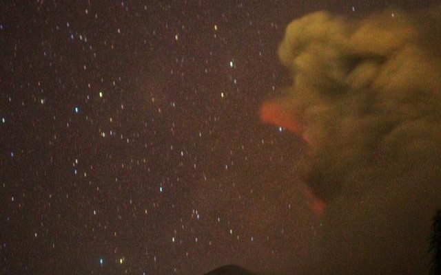 100 bin kişi yanardağdan kaçıyor